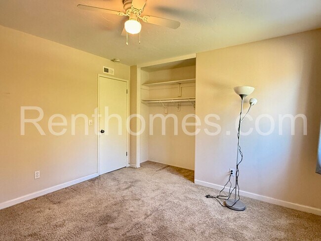 Building Photo - 371 Compass Rd