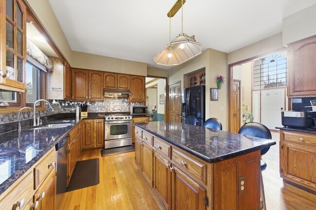 Building Photo - 912 Stonebridge Way