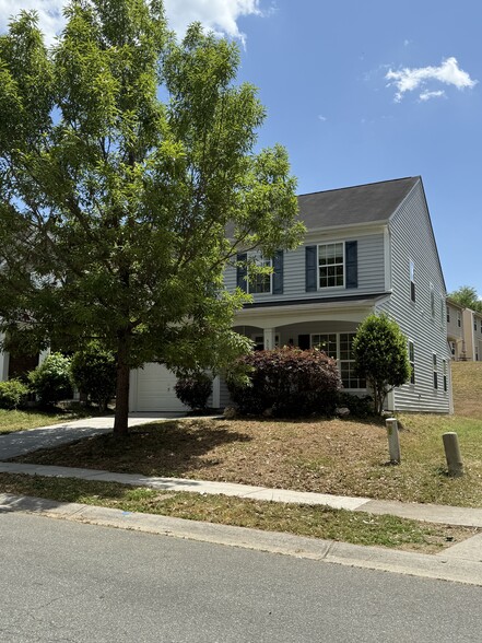 Building Photo - 5111 Abercromby St