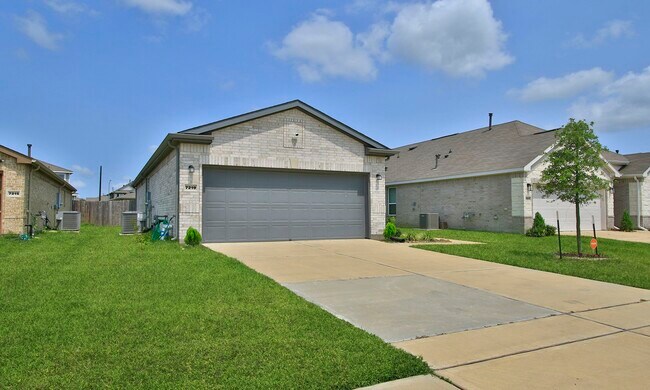 Building Photo - 7219 Bakersfield Ct