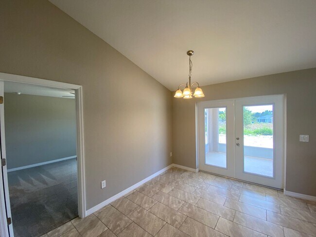 Building Photo - Desirable SE Ocala Neighborhood 3/2/2 *WON...