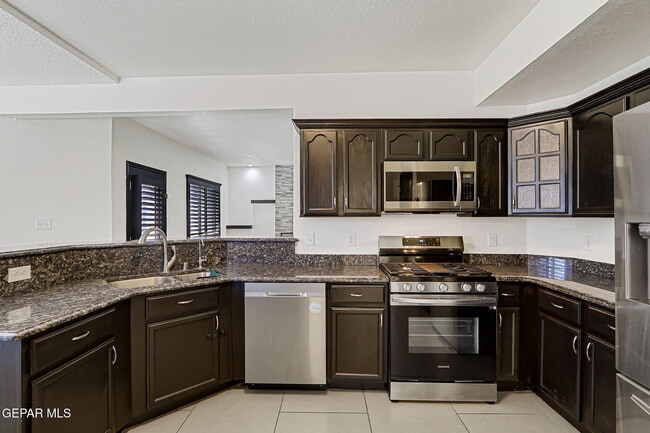 Building Photo - 13913 Golden Mesa Ct