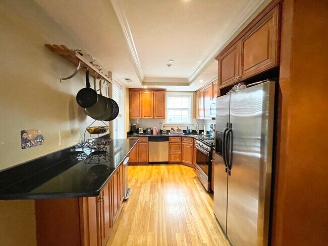 Building Photo - 27-29-29 Telegraph St