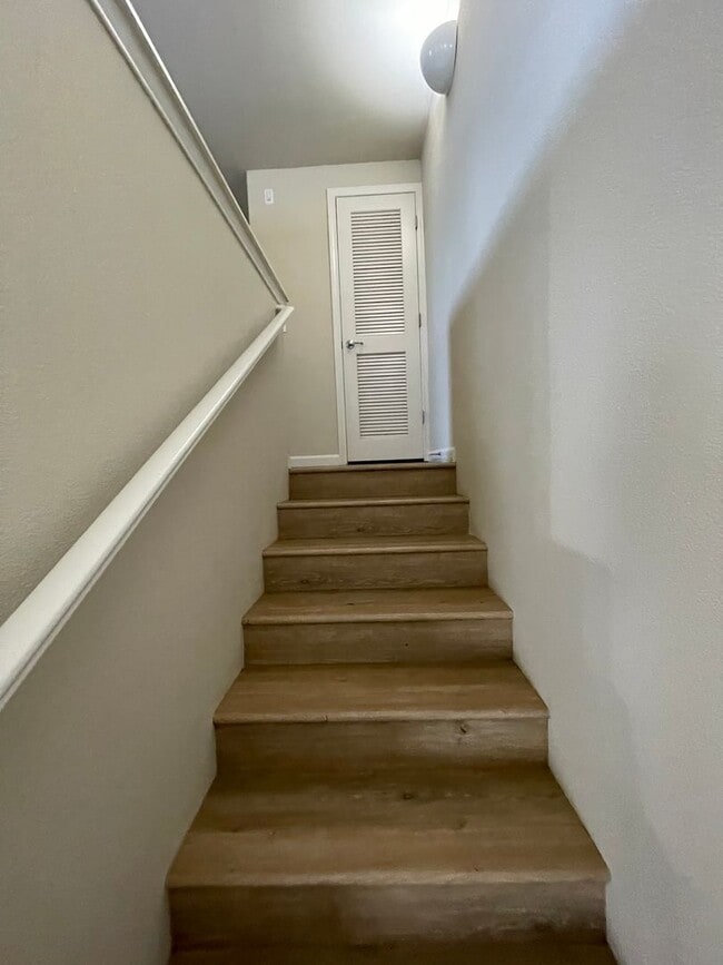 Building Photo - Vessona: Desirable Gated Community: 2bdrm 2bath with Loft!