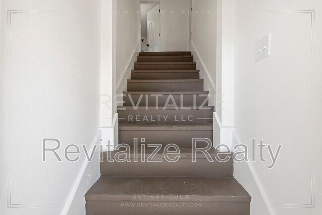 Building Photo - 377 Tuttle Ave