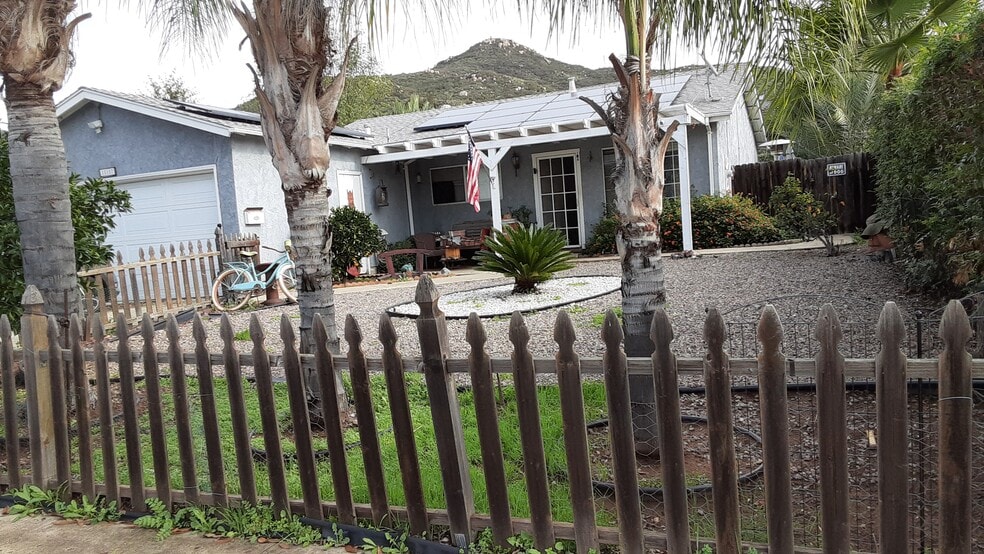 Building Photo - 15157 Jenell St