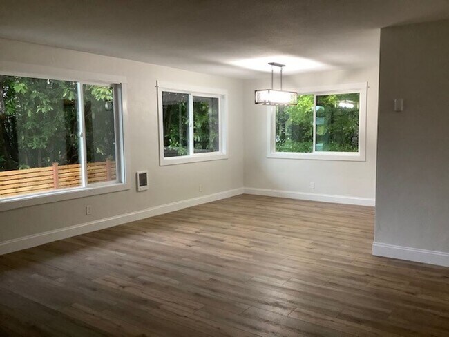Building Photo - 2077