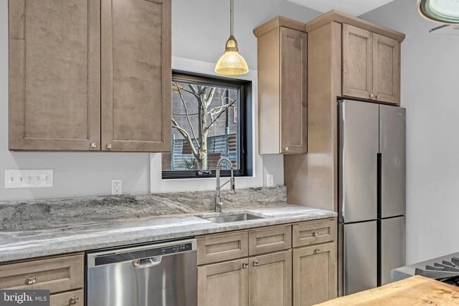 Building Photo - 10 McCready's Alley