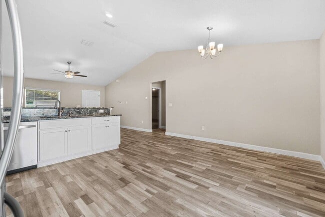 Building Photo - 3BR, 2BA Available Now with Fenced Yard and New Floors, North Marion Oaks