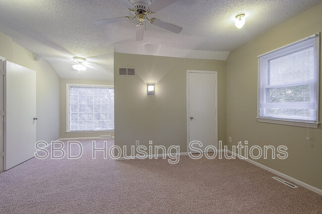 Building Photo - 2806 N Walrond Ave