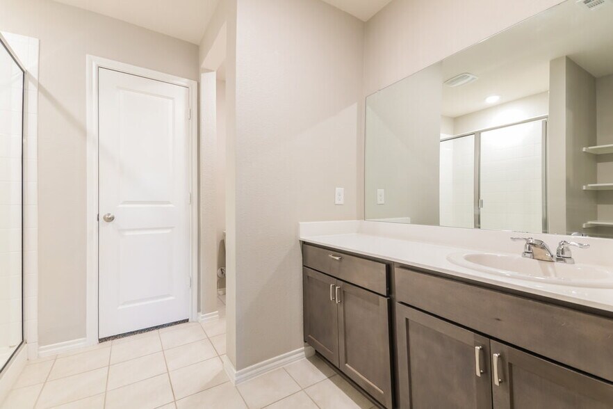 Building Photo - 2618 Saldana Dr