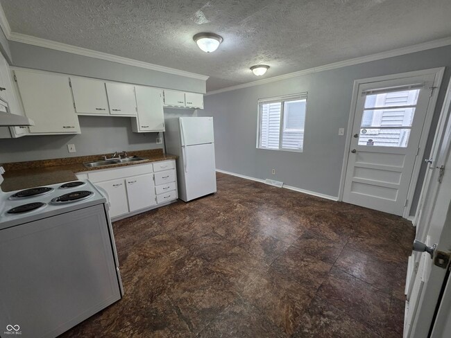 Building Photo - 86 S 6th Ave