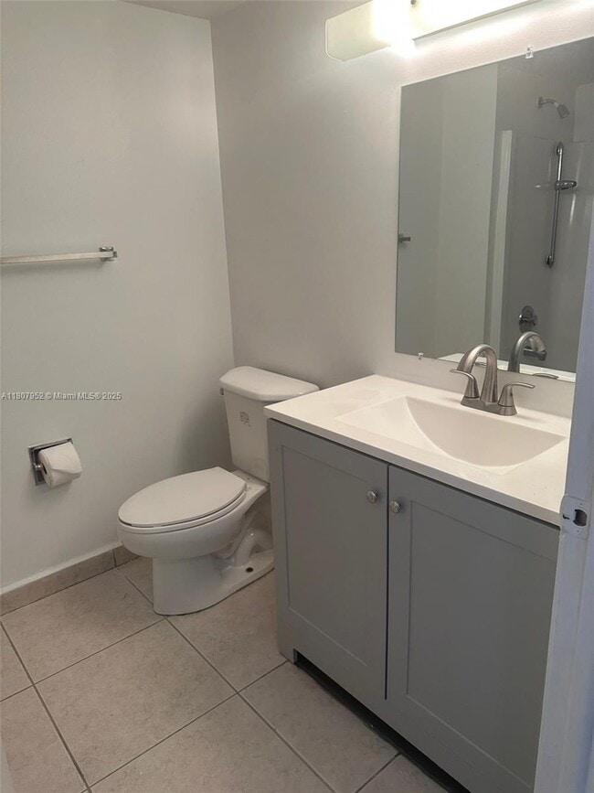 Building Photo - 9741 Fontainebleau Blvd