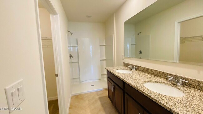 Building Photo - 8 Bella Oaks Dr