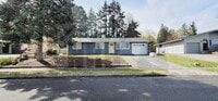 Building Photo - Stunning House in North Tacoma!