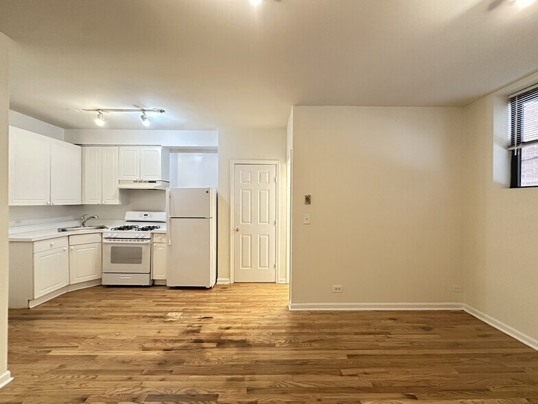 Building Photo - 931 W Dakin St