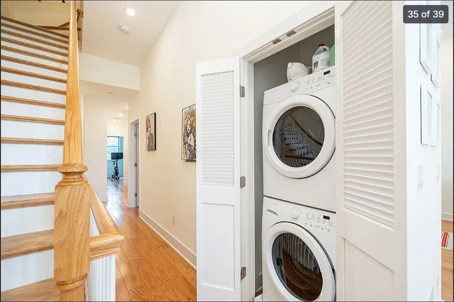 Building Photo - 209 Hutton St