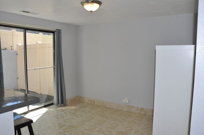 Building Photo - Beautiful 2 bedroom on the east side!