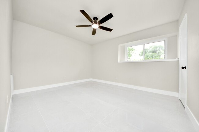 Building Photo - 7403 Shady Arbor Ln