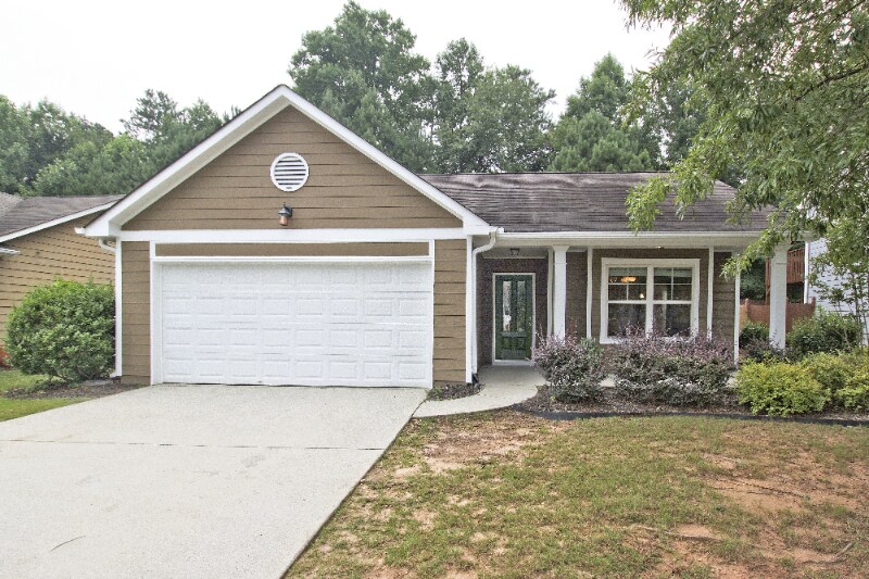 Primary Photo - 462 Walnut Woods Dr
