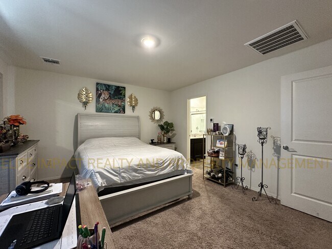 Building Photo - 6948 S Victor Dr