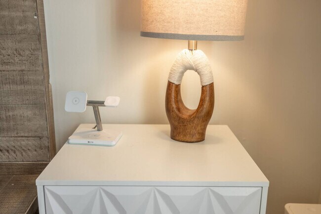 Building Photo - 1157 E Sego Lily Dr