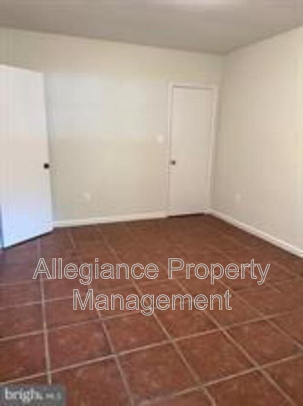 Building Photo - 1741 N Troy St