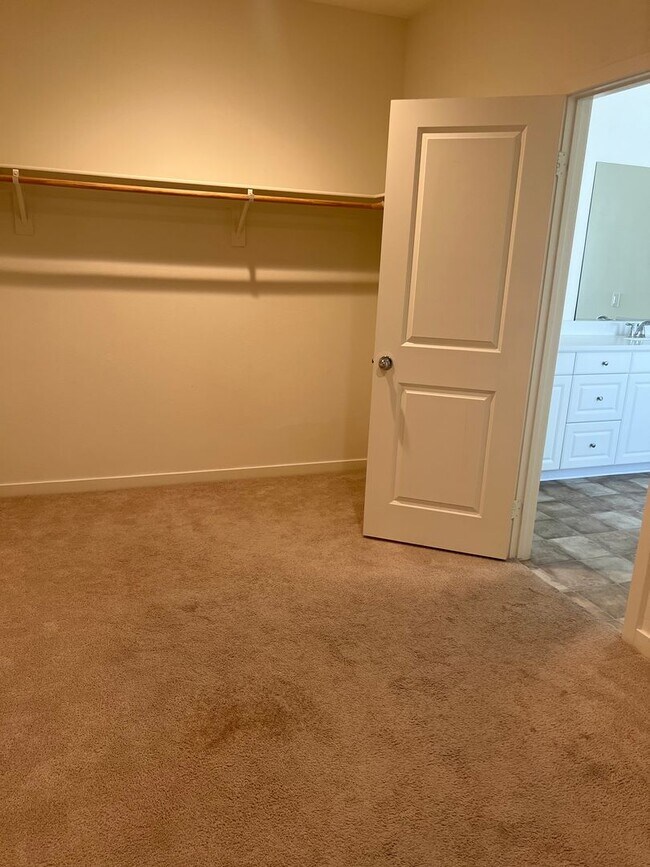 Building Photo - 3 Bedroom Plus Bonus Room Single Family Home For Rent in West Lancaster