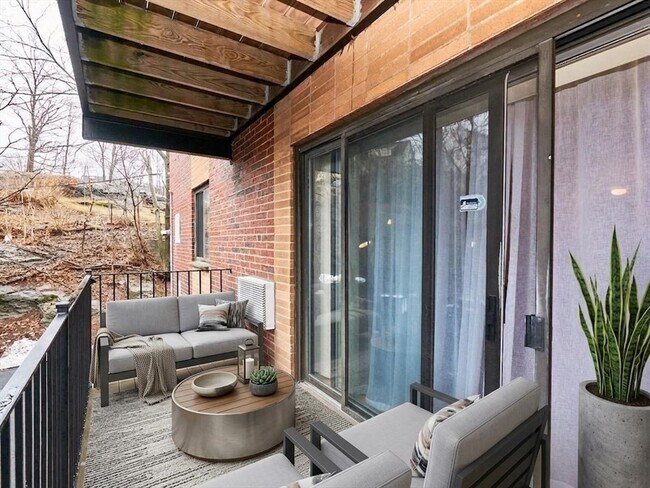Building Photo - 400 Savin Hill Ave