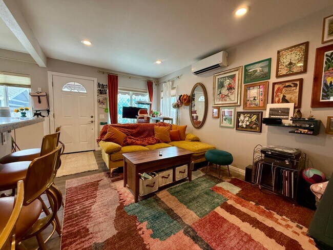 Building Photo - Modern Bungalow with W/D + A/C! Assigned Parking Included & 1 Garage Storage!