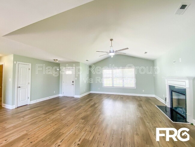 Building Photo - 203 Carew Dr