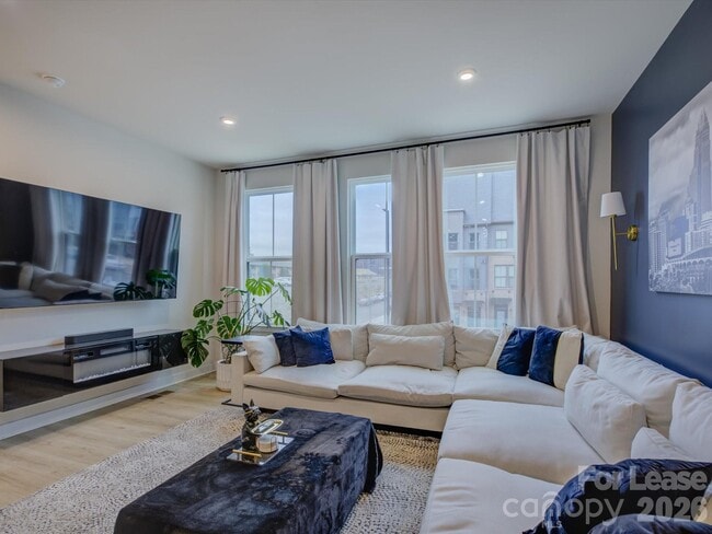 Building Photo - 6112 Station Crossing Ave