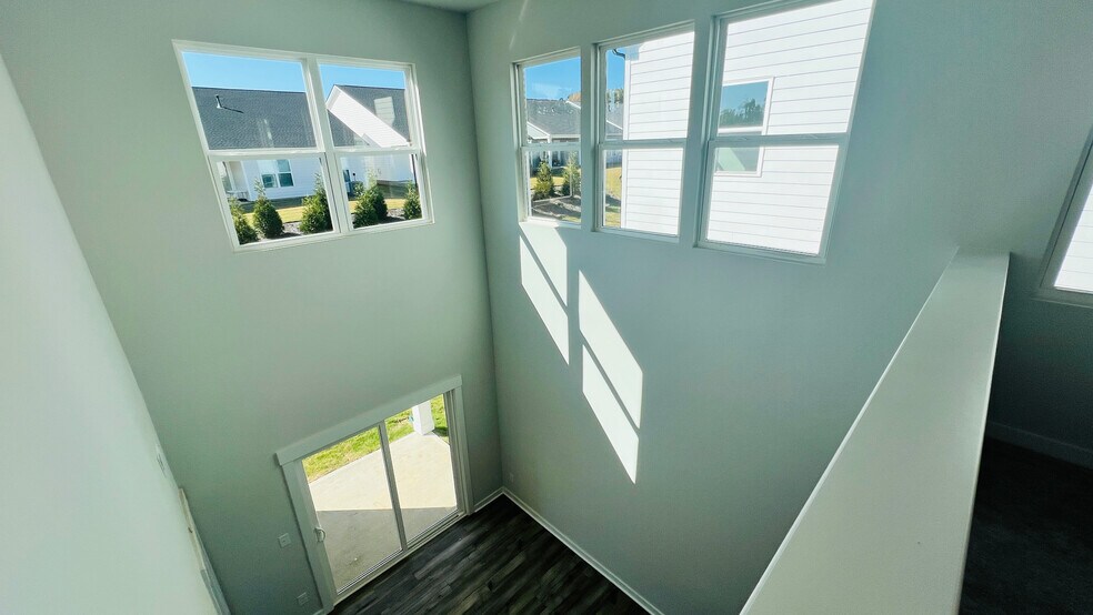 Building Photo - Room in Townhome on Munsing Dr