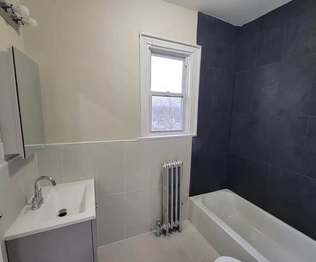 Building Photo - 190 1st St