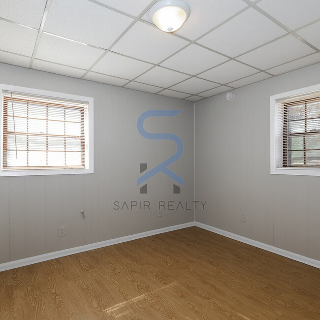 Building Photo - Move in before November 30th and get $100 ...