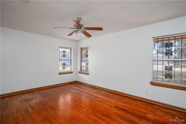 Building Photo - 25 E La Vista Ave