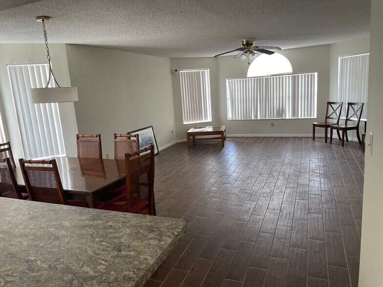 Building Photo - 2489 Sweetwater Club Cir