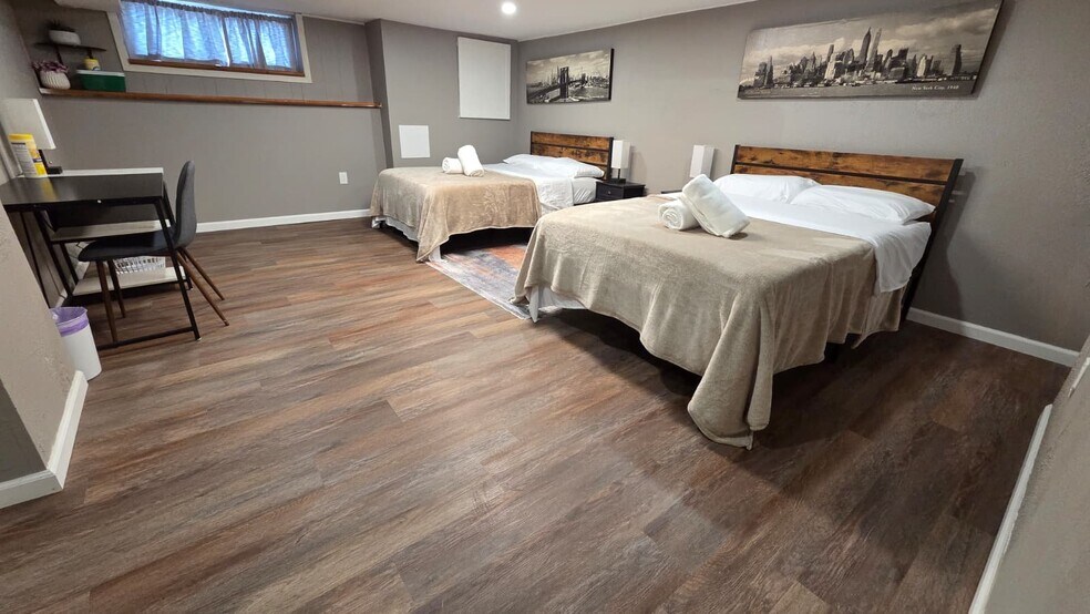 Building Photo - 1421 S Carey St