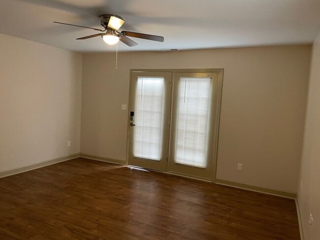 Building Photo - 1304