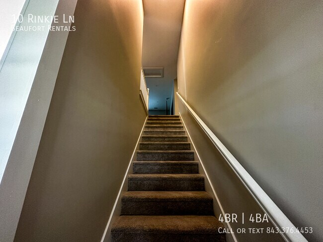 Building Photo - 10 Los Robles Rd
