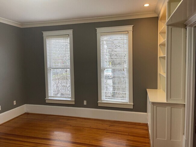 Building Photo - Sylvan Park bungalow, 4508 Park Ave.  2br,...