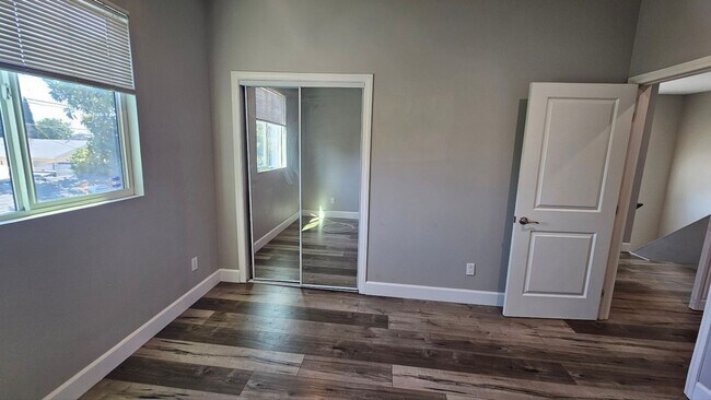Building Photo - 1536 E