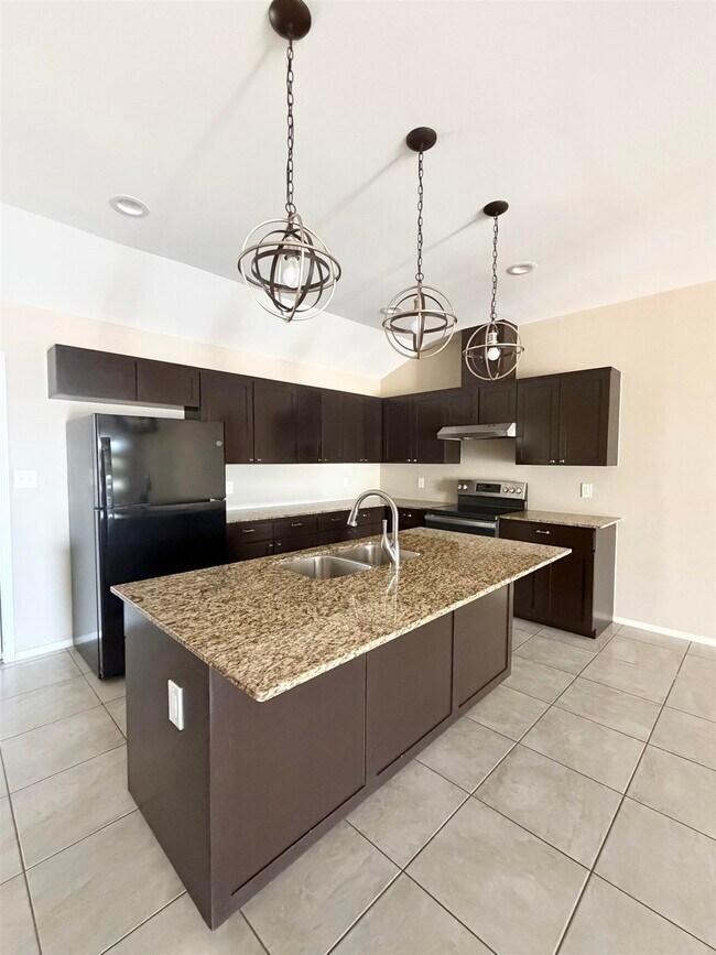 Building Photo - 5310 Hacienda Ln