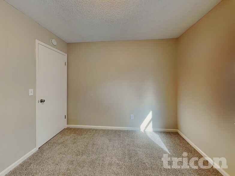 Building Photo - 7412 Amandas Crossing Dr N