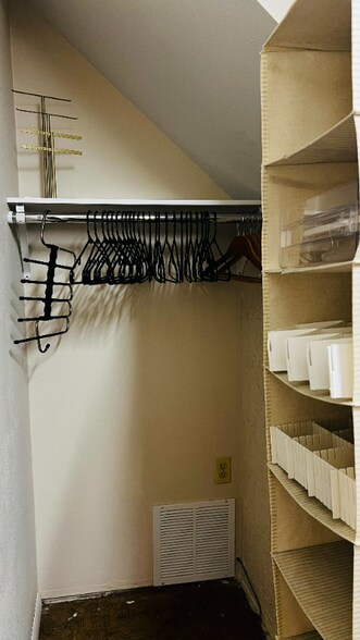 Building Photo - 5465 Gunshot Pass Dr