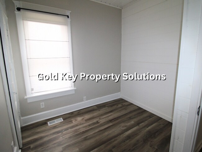 Building Photo - MUNCIE 3 BR 1 BA house with Fenced Backyard (NO SECTION 8)