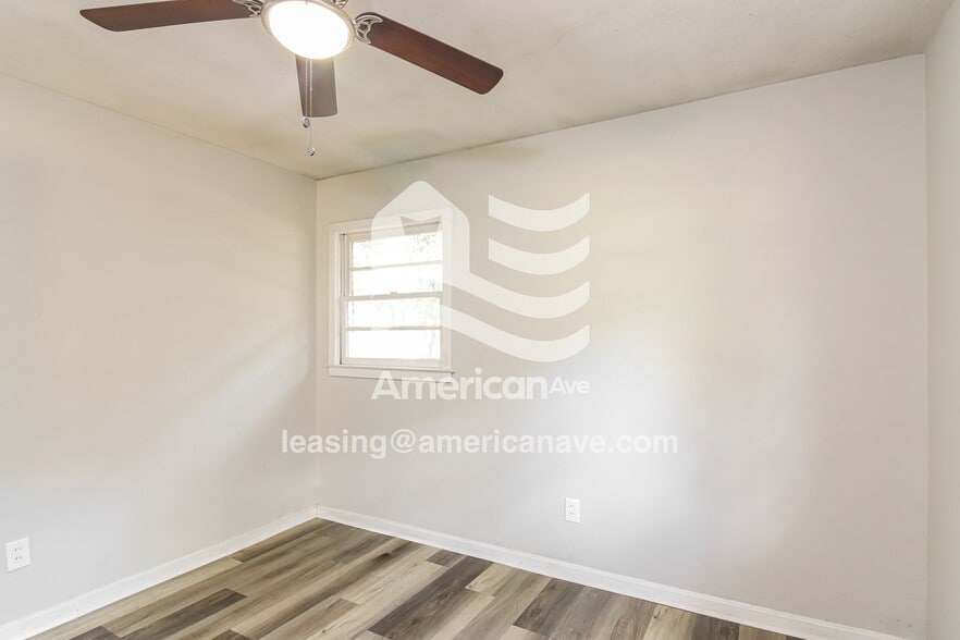 Building Photo - 5760 Valleybrook Rd