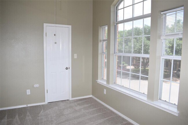 Building Photo - 30007 Oakland Hills Dr