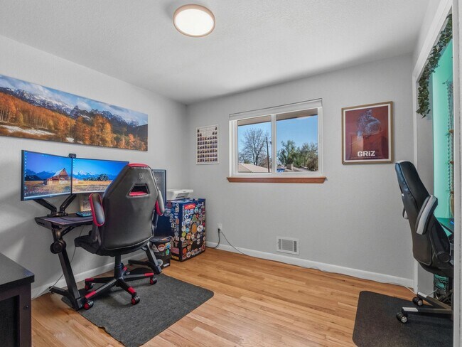 Building Photo - Spacious 5-Bedroom Ranch Backing to the High Line Canal in Littleton