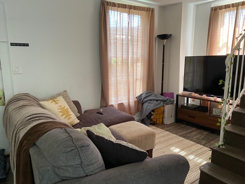 Building Photo - 146 E State St